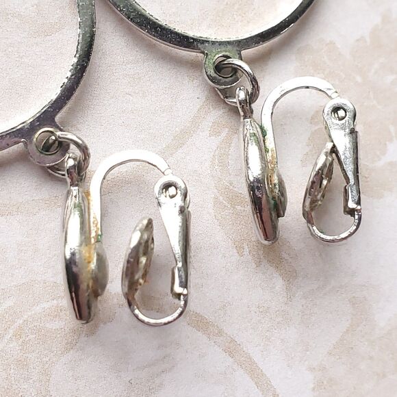 VTG Crown Trifari Silvertone Hoop Earrings Clip on 1” Diam Floral Wreath Signed - Picture 5 of 9